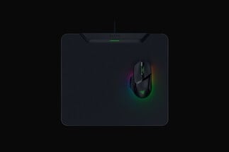 Razer HyperFlux V2 硬质鼠标垫（图片来源：Razer）