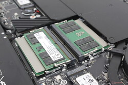 四个可访问的 DDR5 SODIMM 插槽