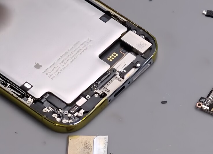 为实体 SIM 卡插槽腾出空间并非易事。