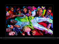 配备 Liquid Retina XDR 显示屏的 MacBook Pro。