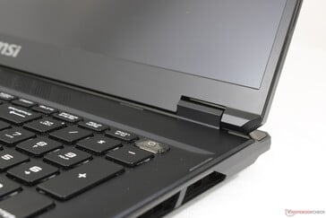 铰链刚度不错,但就尺寸而言本应更结实一些