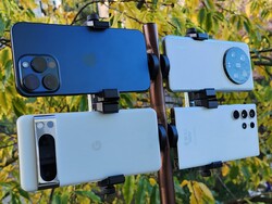 三星Galaxy S23 Ultra、小米 13 Ultra、Apple iPhone 15 Pro Max 和 Google Pixel 8 Pro 进行了评测。测试设备由谷歌德国和深圳贸易公司提供。