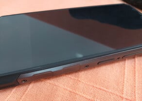 它的侧面看起来和感觉都要好得多。(图片来源：Sergey Tarasov - Notebookcheck）