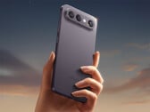S50 Pro mini 在中国的起价约为 524 美元。图：黑色配色手机。(图片来源：vivo）