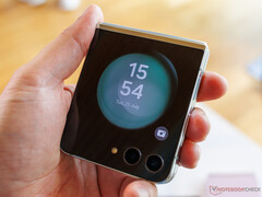 三星继续在Galaxy Z Flip 系列上省略 DeX 支持。(图片来源:Notebookcheck)