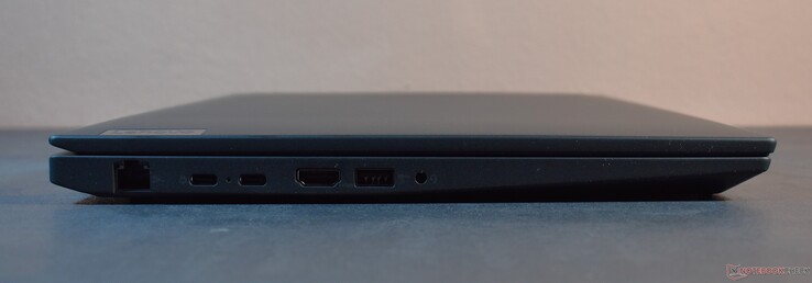左侧RJ45 以太网、USB4、USB C 3.1 Gen 2、HDMI 2.1、USB A 3.1 Gen 1、3.5 毫米音频