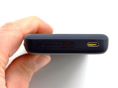 Baseus 为 PicoGo AM52 配备了 10,000 mAh 电池和 Qi2.2 接口