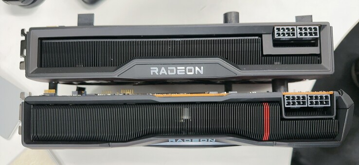 RX 7900 GPU（底部）与RX 6950 XT（顶部）。(来源：@9550pro在Twitter上)