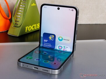 Galaxy Z Flip 7 FE 屏幕（（图片来源：Notebookcheck）