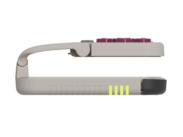 控制器夹在兼容智能手机的底部。(图片来源：GameSir）