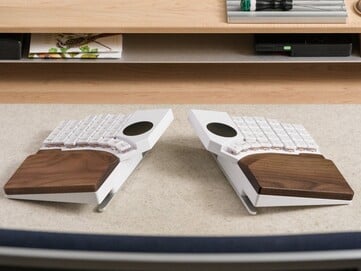 MoErgo Go60 带腕托的分体式无线机械键盘。(图片来源:MoErgo)