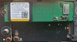 两个用于M.2 PCIe4x4 SSD的插槽