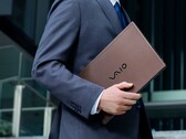 VAIO 最新推出的 13.3 英寸笔记本电脑具有轻巧便携、MIL-STD-810H 耐用性和 5G 连接功能。(图片来源：VAIO）