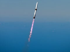 蓝色起源公司可重复使用的 "新格伦 "火箭升空。(图片来源:Dave Limp/X)