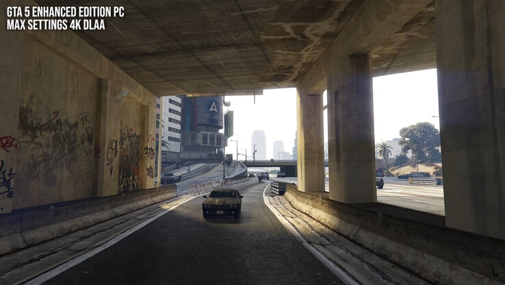 尽管《GTA 5 增强版》拥有出色的实时渲染效果,但与现代游戏相比,其资源质量仍明显显得粗糙。