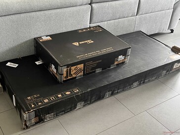 MAGNUS Pro XL 有两个包装盒。