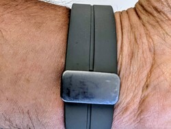 Galaxy Watch5 Pro的金属表扣有使用痕迹