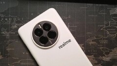 Realme GT5 Pro 设计图泄露。(来源:小雨评测通过微博发布)