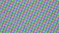 LC 显示器采用经典的 RGB 子像素矩阵，由一个红色、一个蓝色和一个绿色发光二极管组成。