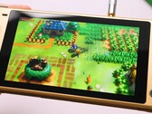 带修改器的 Hyrule 版 Switch Lite（图片来源：Taki Udon on Youtube）