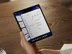 vivo X Fold6 可能比图中的 X Fold5 更小。