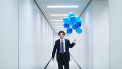 解雇》也是对晚期资本主义下办公室文化的一次尖锐模仿。(图片来源：Apple TV+)