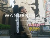 Wandercraft 个人外骨骼能让瘫痪者独立行走、坐立和站立。(来源：Wandercraft）