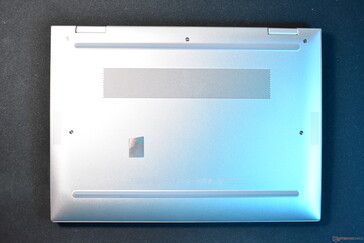HP EliteBook x360 830 G10 底盖