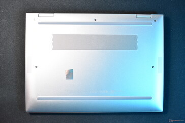 HP EliteBook x360 830 G10 底盖