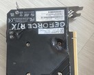 EmTek StormX Dual RTX 4060 Ti GPU 的融化背板。(图片来源：Quasar Zone 上的 user_634494）