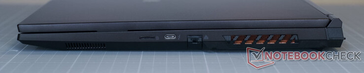 microSD读卡器；USB-C 3.2 Gen2×1（DisplayPort 1.4，Thunderbolt 4）；RJ45端口（LAN）。