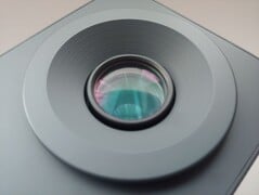 投影仪没有配备镜头盖。(图片来源：Notebookcheck）
