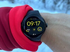 谷歌 Pixel Watch 2 和其他搭载 Wear OS 4 的智能手表的新功能即将推出。(图片：Benedikt Winkel）