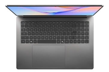 从上方展示的 Asus Vivobook S16，可见其键盘和触控板