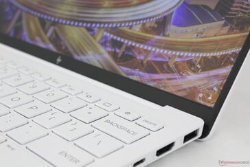 盖子打开的最大角度只有 ~130 度