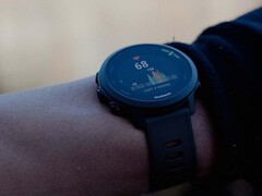 Garmin 正在更新先行者 245、先行者 745 和先行者 945(上图)智能手表。(图片来源:Garmin)