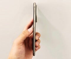 华为 Mate 70 Air 比Apple iPhone Air 厚约一毫米。(图片来源:@Rodent950)