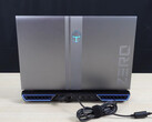 ThunderRobot Zero笔记本电脑采用英特尔酷睿i9-13900HX和GeForce RTX 4060笔记本电脑GPU。(来源：YouTube上的中正评价)