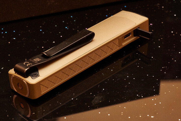 Arkpro Ultra 的双向剪辑(与 Arkpro 相同)。(图片来源:Andreas Sebayang/Notebookcheck.com)