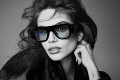 Snapchat 最新推出的 AR 眼镜配备了内置显示屏。
