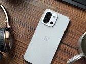 OnePlus 13T 仅配备两个后置摄像头，但在 15T 上可能会有所改变（图片来源：飞兔微博）