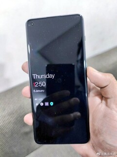 OnePlus 11的显示屏似乎采用了平面设计。(图片来源：微博)