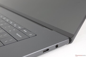 新设计放弃了支持指纹识别的电源按钮