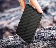 Core Power Bank S 的厚度几乎与苹果 iPhone Air 一样薄。