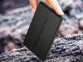 Core Power Bank S 的厚度几乎与苹果 iPhone Air 一样薄。