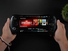 运行 SteamOS 的 GPD Win 5 掌上游戏电脑,屏幕上显示《漫威蜘蛛侠 2》和其他最新游戏。(图片来源:ETA Prime via YouTube)