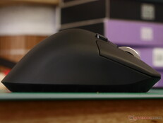 Keychron M6 驼峰形状。 