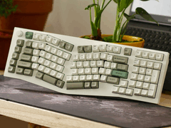 Keychron Q13 Max 是获得新固件的无线键盘之一，具有更新的无线和 RGB 选项