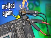 配备融化 12VHPWR 的 RTX 4090（图片来源：Der8auer YouTube 频道）