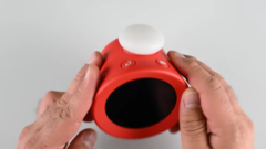 拆卸前的 Alarmo。(图片来源:iFixit)